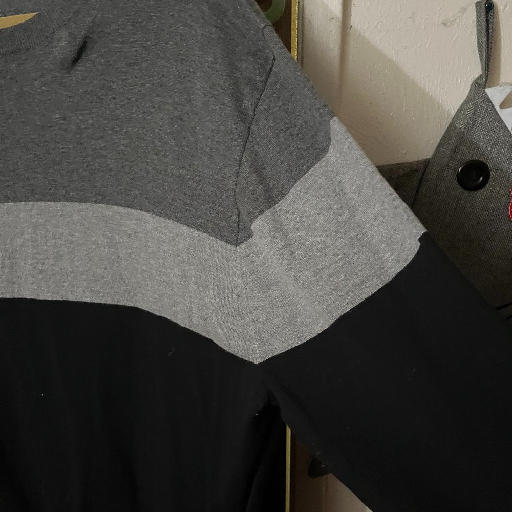 Claiborne Sweater Mens Medium Black Grey Colorblock Performance Pullover